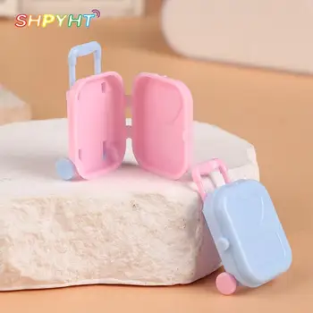  1 adet Minyatür Plastik Seyahat Bavul Bagaj Kutusu Küçük Çekme Bavul Modeli Ev Dekor Oyuncak 1:12/1: 6 Bebek Evi Aksesuarları
