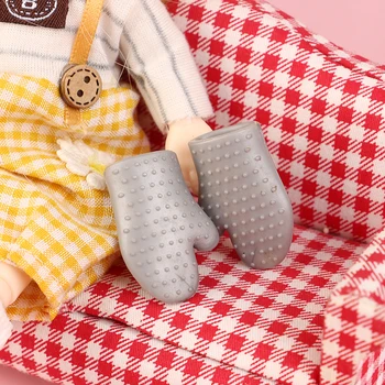  1 Çift 1/12 Dollhouse Simülasyon fırın eldivenleri Modeli Dollhouse Minyatür Mutfak Pişirme Eldivenleri Bebek Evi Dekor Aksesuarları
